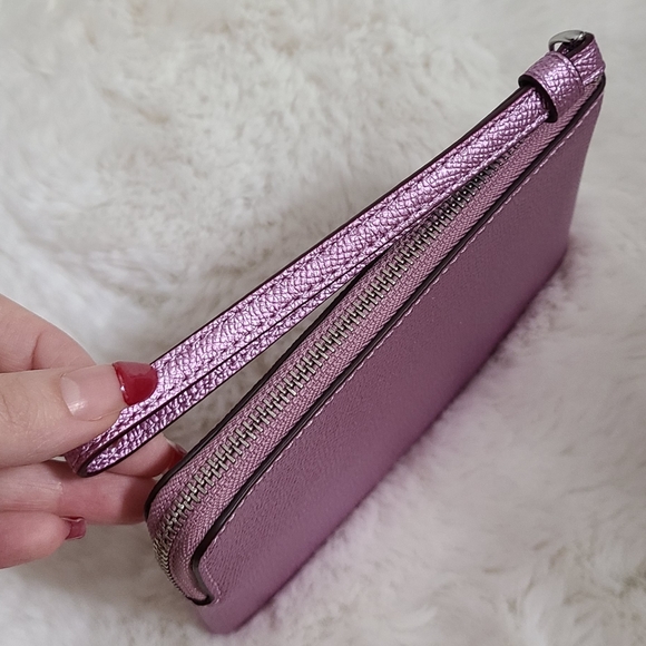 NWT Coach Metallic Lilac Zip Wristlet - Picture 3 of 6